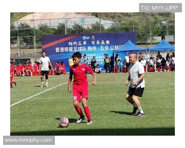 官方：阿贾克斯主帅海廷加下课；带队本赛季欧冠四战全败